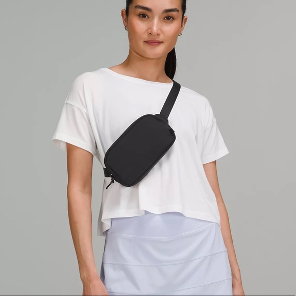 🍋NWT Lululemon Belt Bag Mini Black BLK - Picture 2 of 7